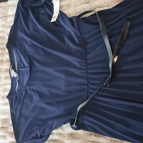 Women's dress - Picture 3 of 4